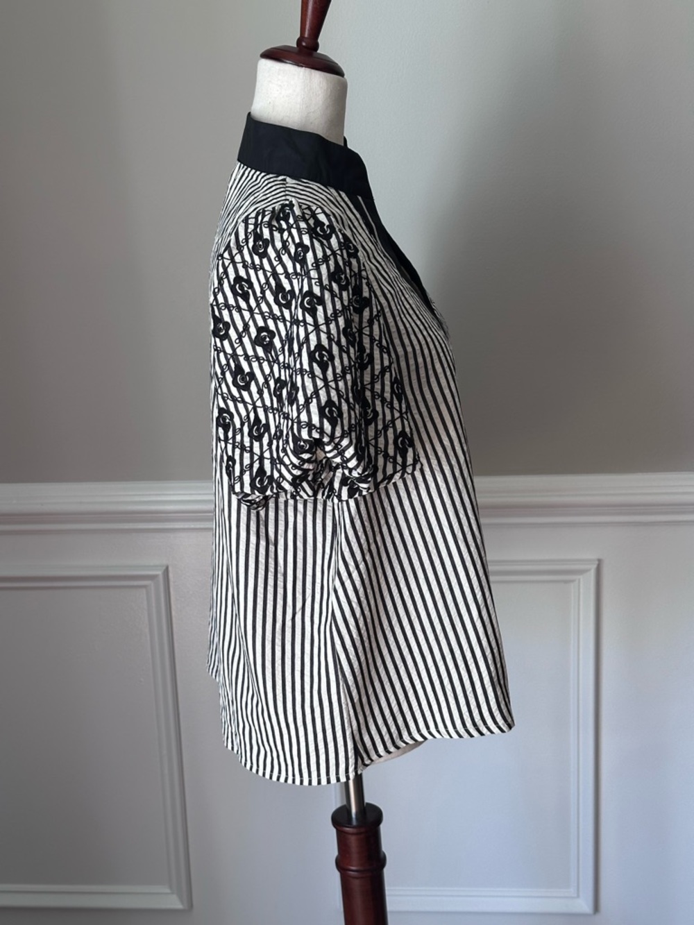 Entro Black and White Mixed Print Puff Sleeve Top size Small - Picture 2 of 10